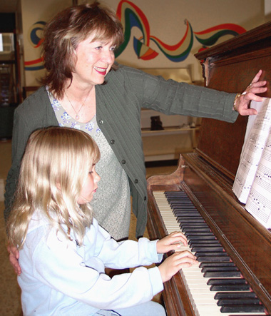 A student was taught basic piano keyboarding skills.